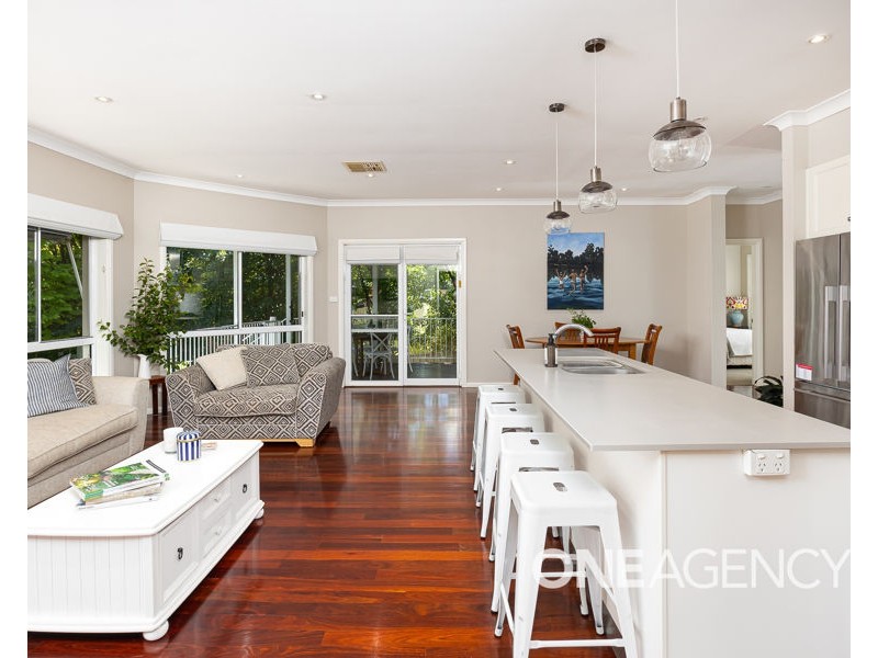 12 DEPAZZI PLACE, Lake Albert NSW 2650