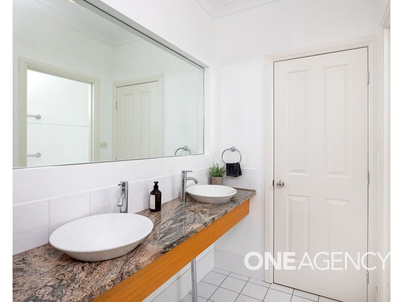 12 DEPAZZI PLACE, Lake Albert NSW 2650