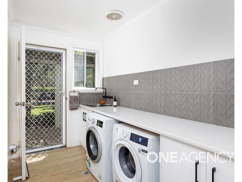 12 DEPAZZI PLACE, Lake Albert NSW 2650