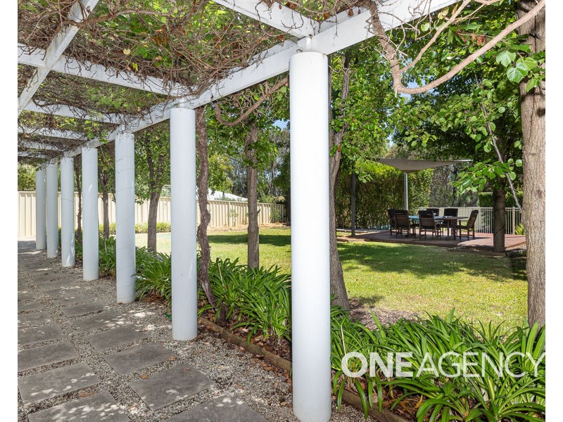 12 DEPAZZI PLACE, Lake Albert NSW 2650