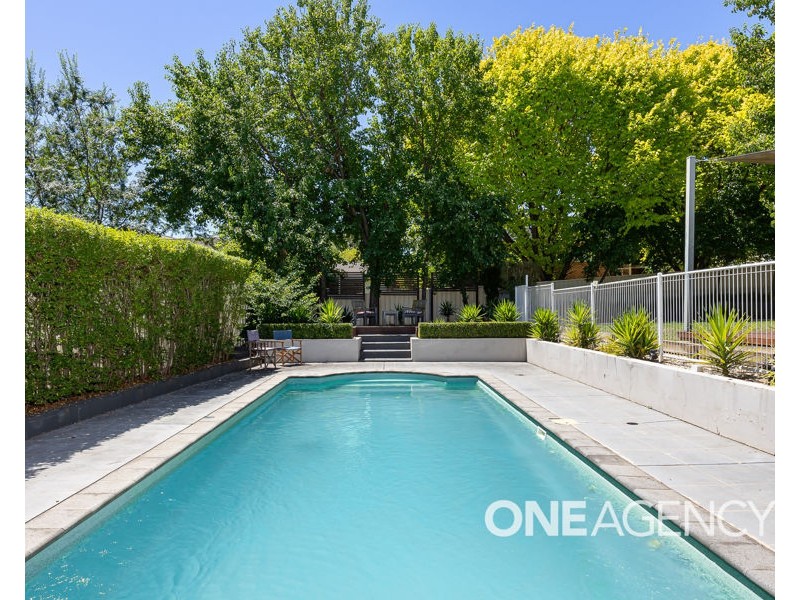 12 DEPAZZI PLACE, Lake Albert NSW 2650