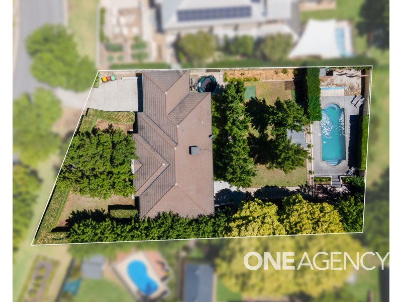 12 DEPAZZI PLACE, Lake Albert NSW 2650