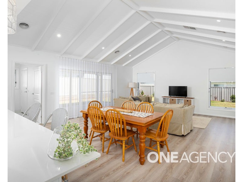 12 BONDI CRESCENT, Gobbagombalin NSW 2650