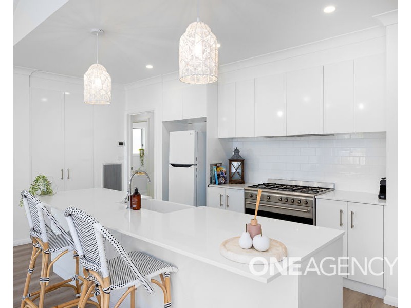 12 BONDI CRESCENT, Gobbagombalin NSW 2650