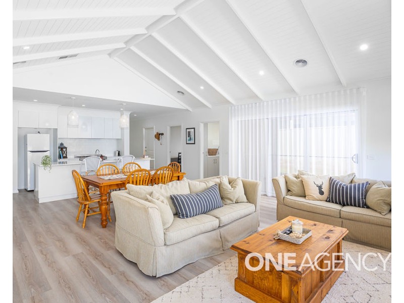 12 BONDI CRESCENT, Gobbagombalin NSW 2650