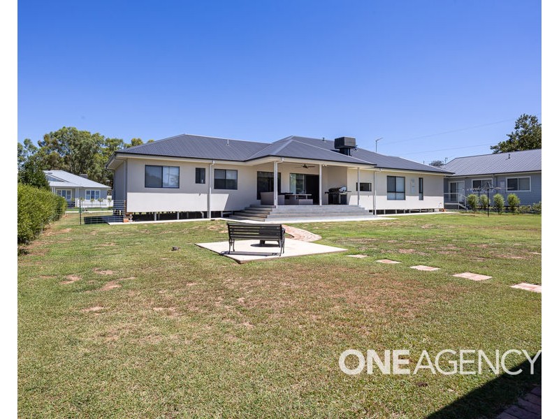 8 PINE COURT, Springvale NSW 2650