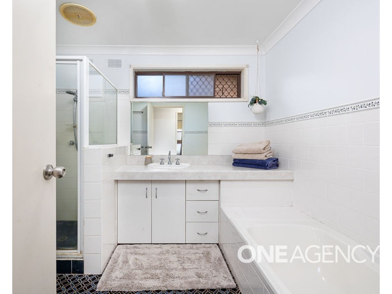 19 NORFOLK AVENUE, Lake Albert NSW 2650