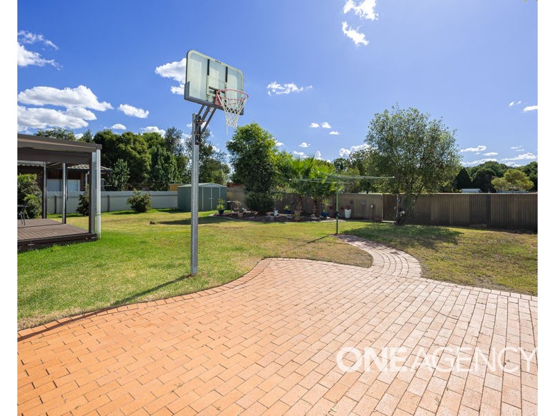 19 NORFOLK AVENUE, Lake Albert NSW 2650