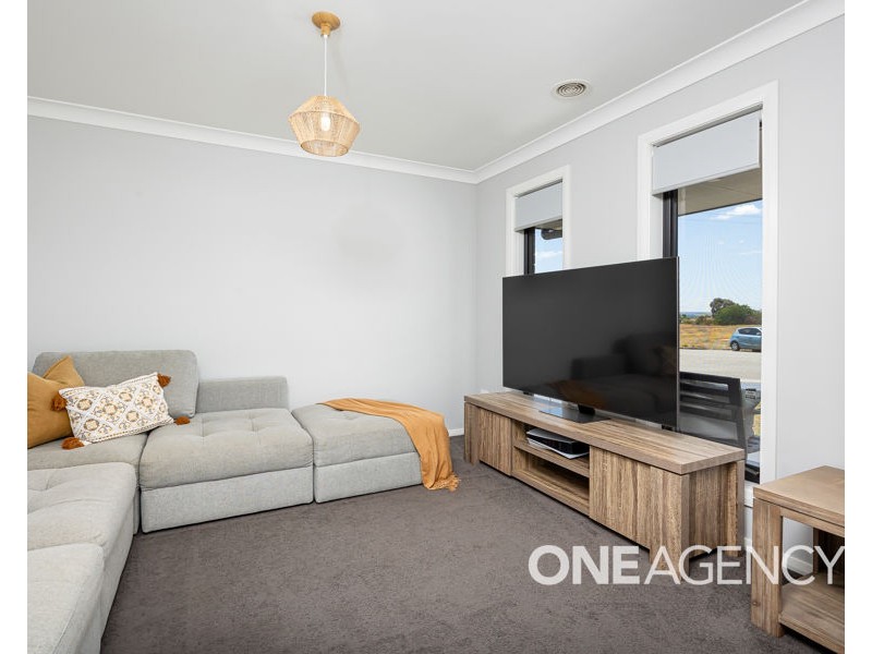7 LOVELL PLACE, Lloyd NSW 2650
