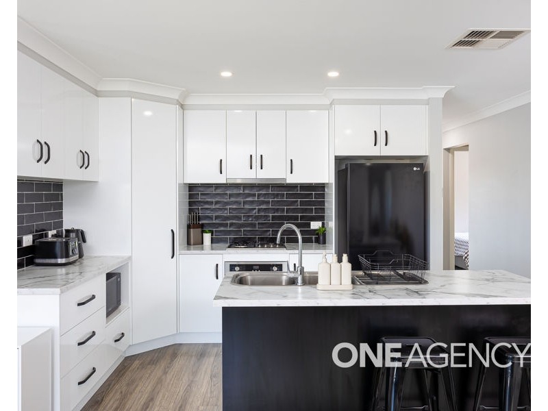 7 LOVELL PLACE, Lloyd NSW 2650