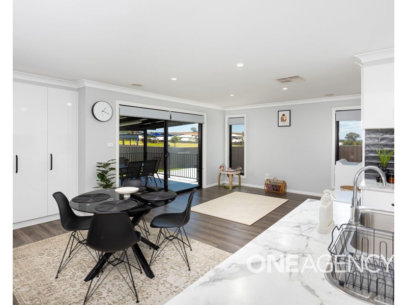 7 LOVELL PLACE, Lloyd NSW 2650