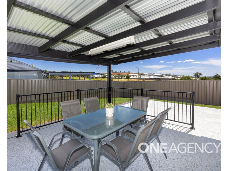 7 LOVELL PLACE, Lloyd NSW 2650