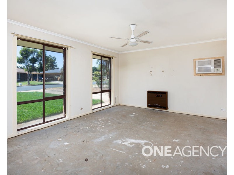 42 BANDERA AVENUE, Glenfield Park NSW 2650