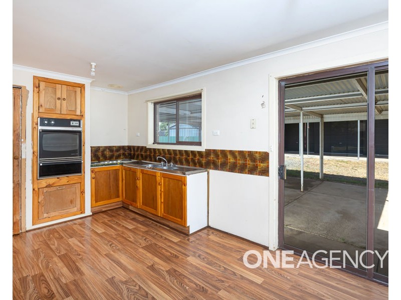 42 BANDERA AVENUE, Glenfield Park NSW 2650