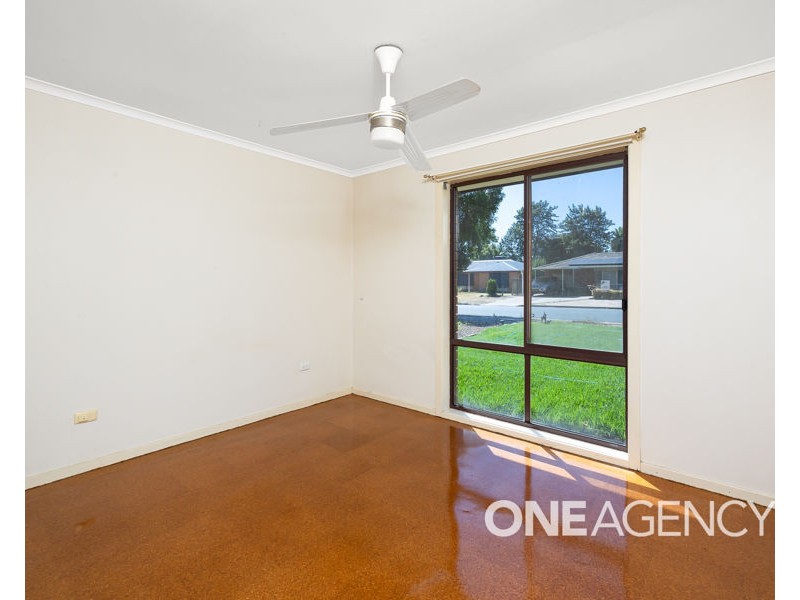 42 BANDERA AVENUE, Glenfield Park NSW 2650