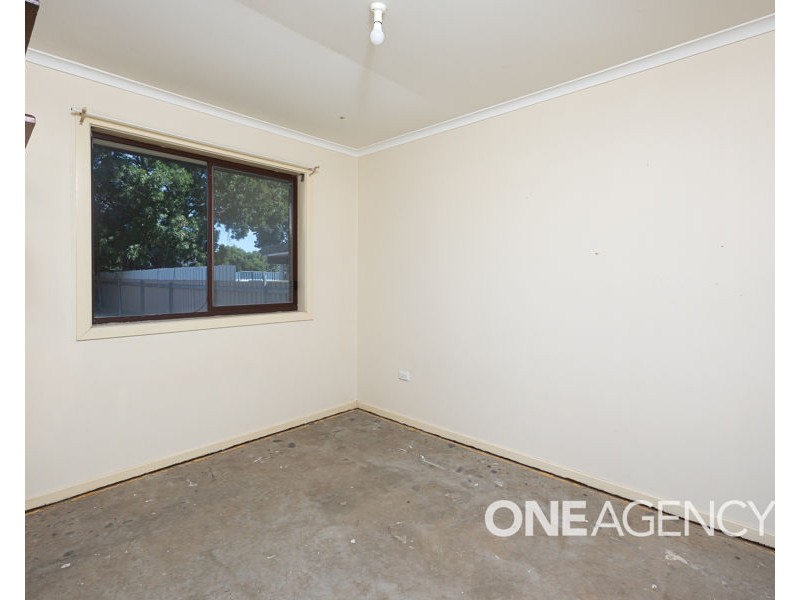 42 BANDERA AVENUE, Glenfield Park NSW 2650