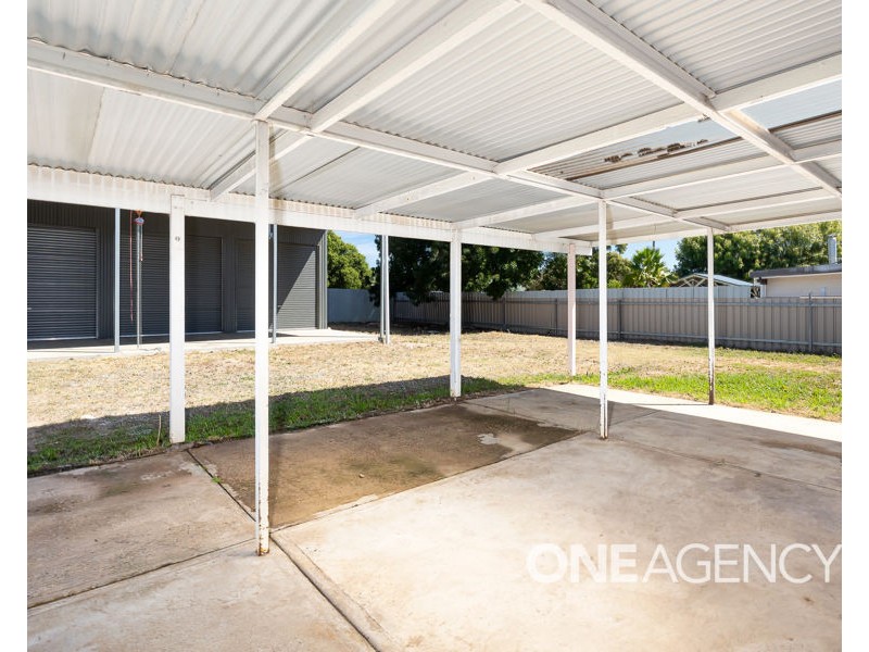 42 BANDERA AVENUE, Glenfield Park NSW 2650