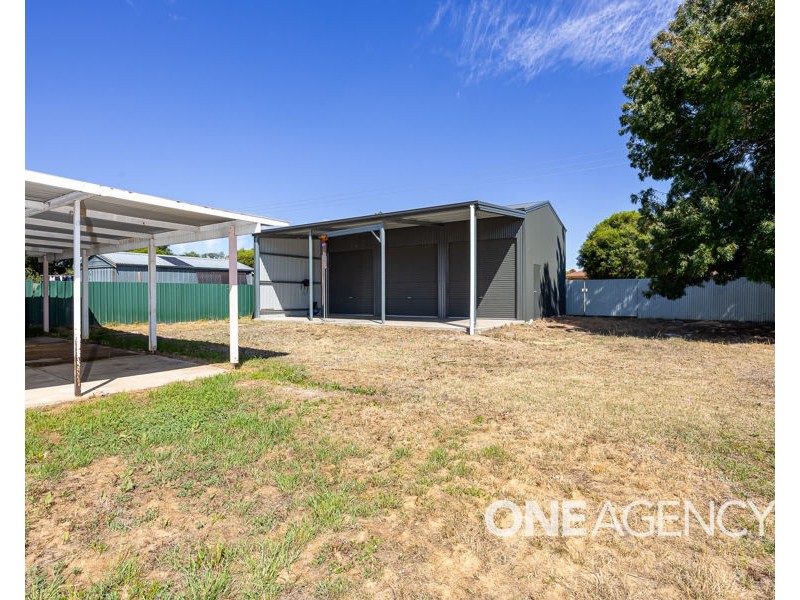 42 BANDERA AVENUE, Glenfield Park NSW 2650