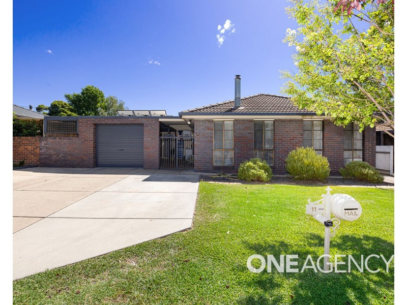 11 CRAFT STREET, Lake Albert NSW 2650