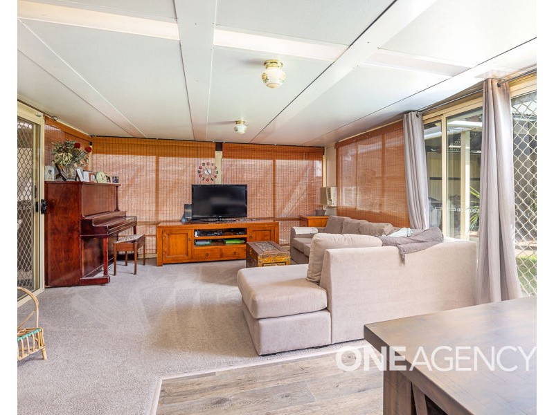 11 CRAFT STREET, Lake Albert NSW 2650