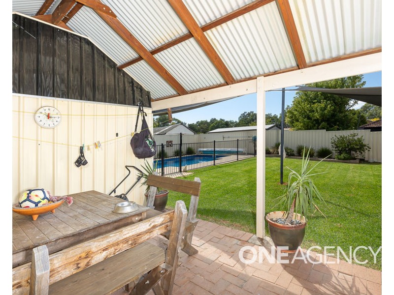 11 CRAFT STREET, Lake Albert NSW 2650