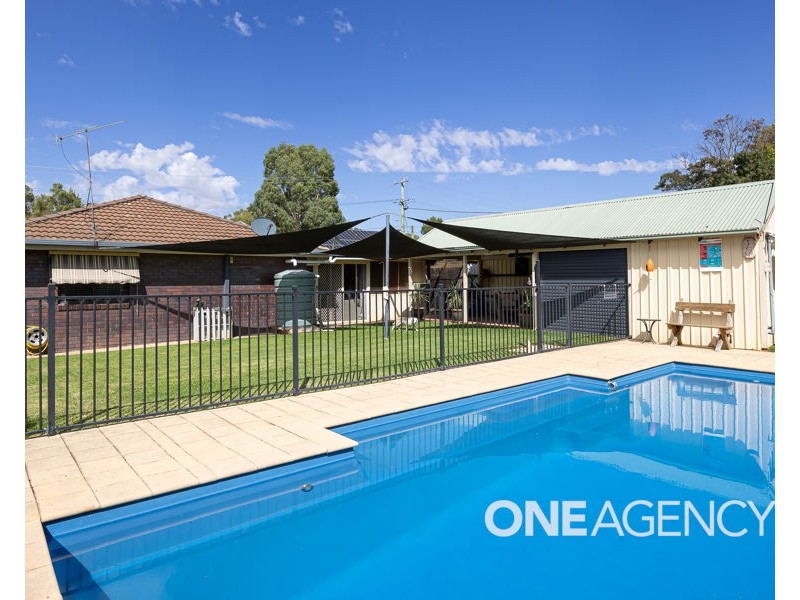 11 CRAFT STREET, Lake Albert NSW 2650