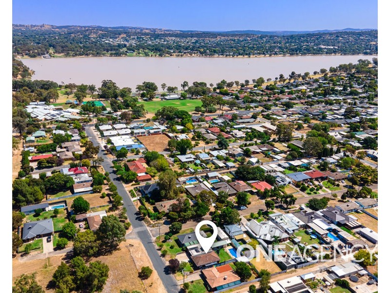 11 CRAFT STREET, Lake Albert NSW 2650