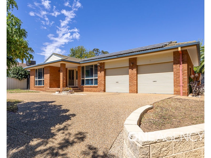 14 LAVENDER PLACE, Lake Albert NSW 2650