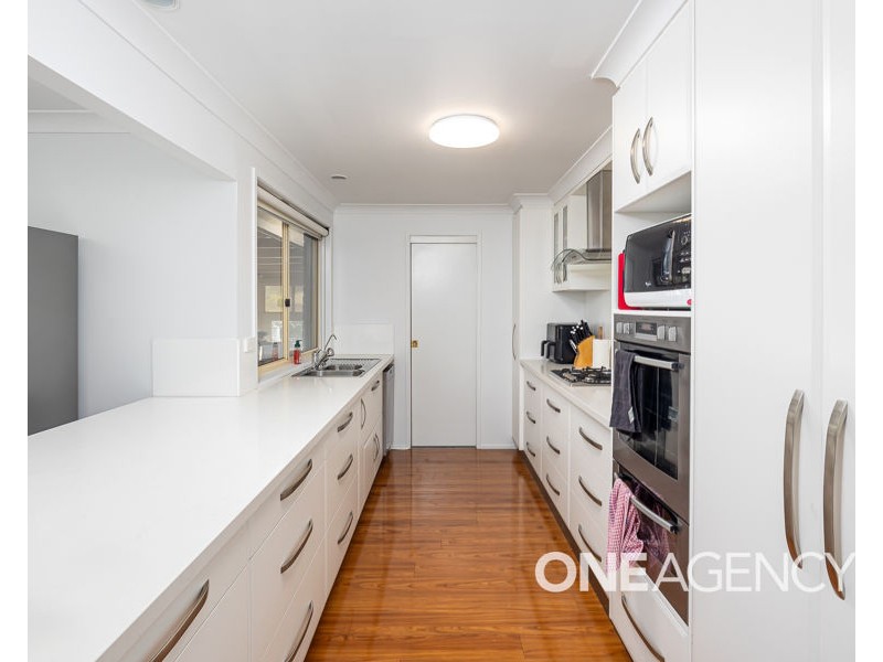 14 LAVENDER PLACE, Lake Albert NSW 2650