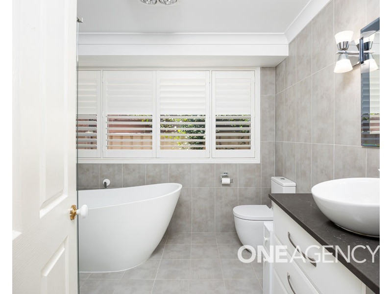 14 LAVENDER PLACE, Lake Albert NSW 2650