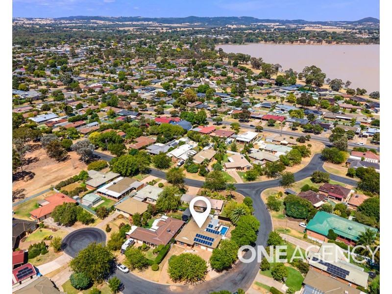 14 LAVENDER PLACE, Lake Albert NSW 2650