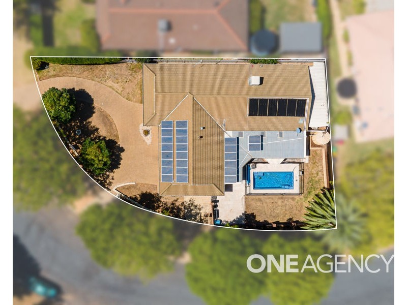 14 LAVENDER PLACE, Lake Albert NSW 2650