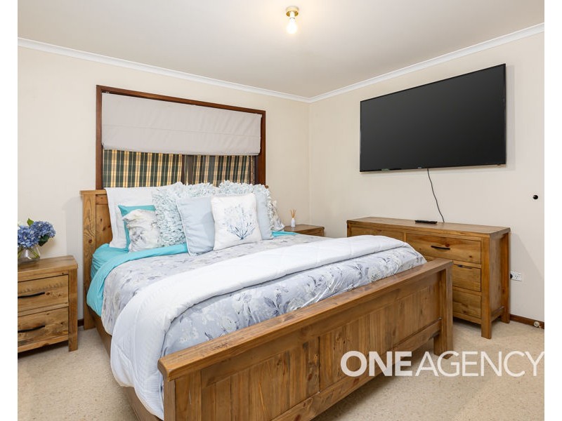 12 KAROOM DRIVE, Glenfield Park NSW 2650