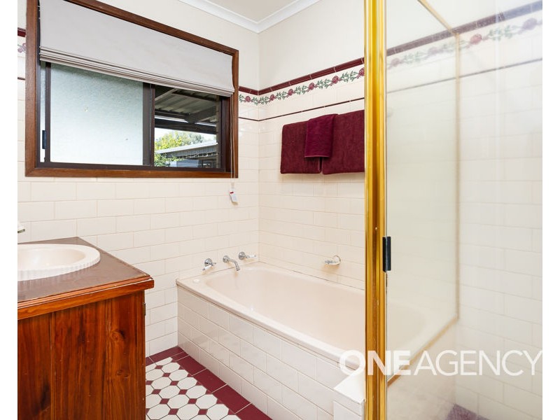 12 KAROOM DRIVE, Glenfield Park NSW 2650