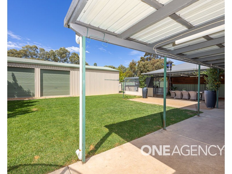 12 KAROOM DRIVE, Glenfield Park NSW 2650