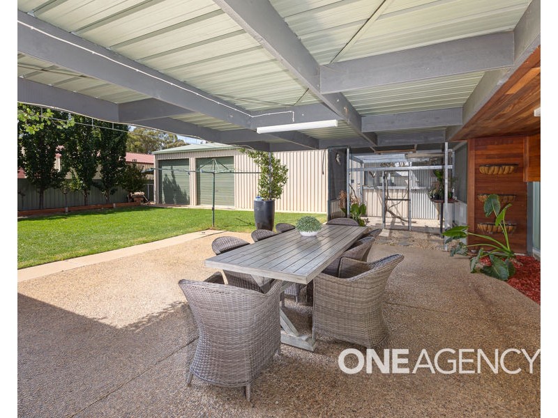 12 KAROOM DRIVE, Glenfield Park NSW 2650