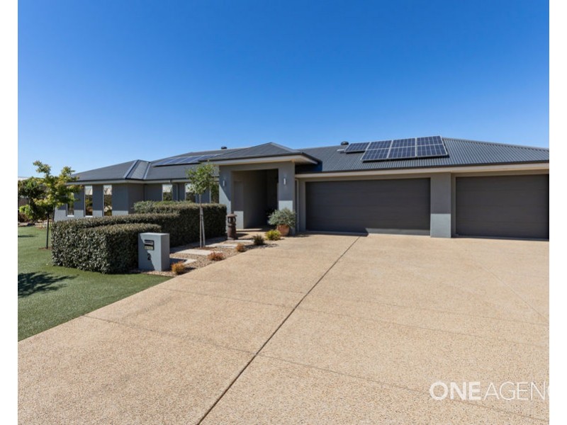 2 CHIPP PLACE, Lloyd NSW 2650