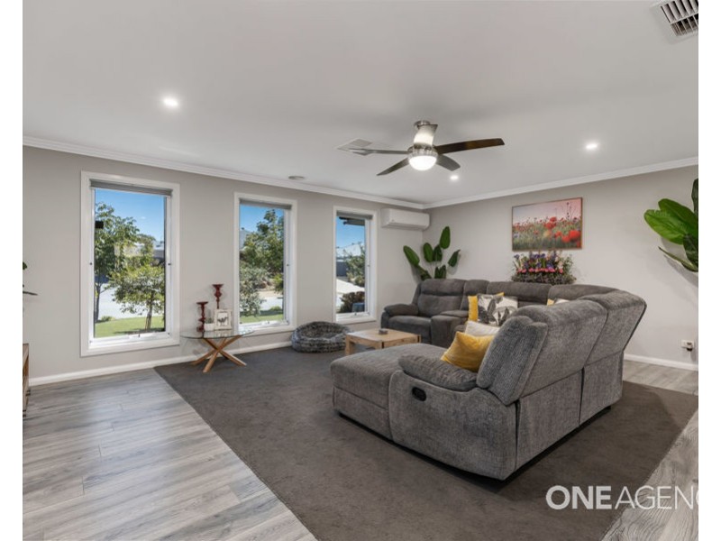 2 CHIPP PLACE, Lloyd NSW 2650