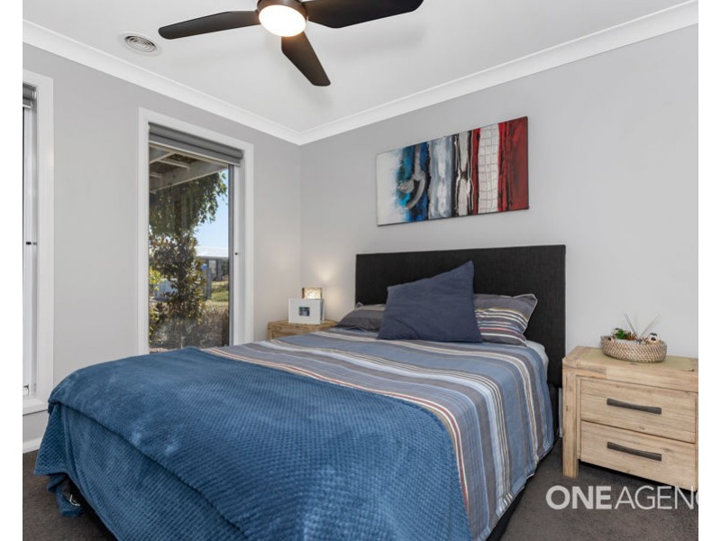 2 CHIPP PLACE, Lloyd NSW 2650