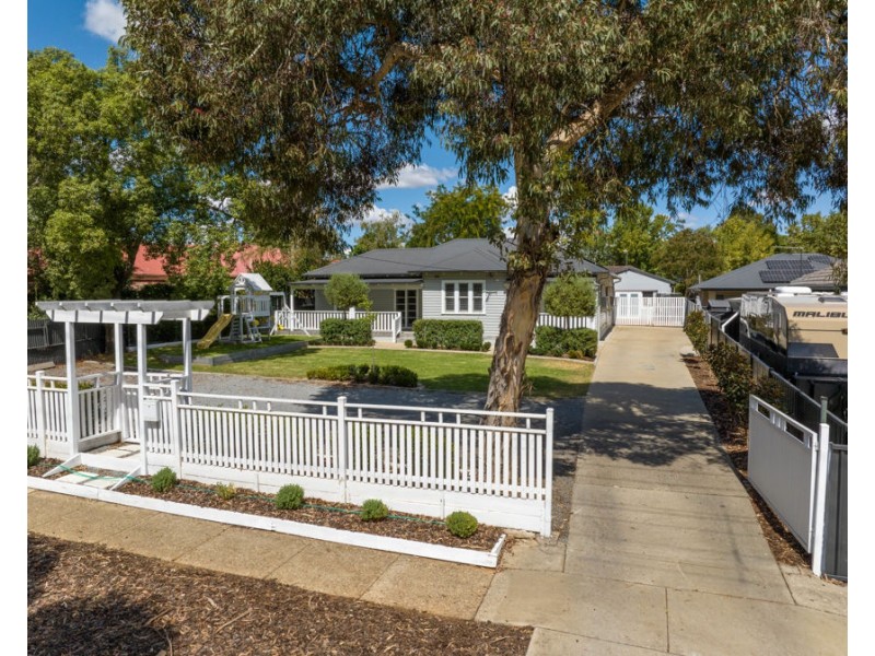 106 URANA STREET, Turvey Park NSW 2650