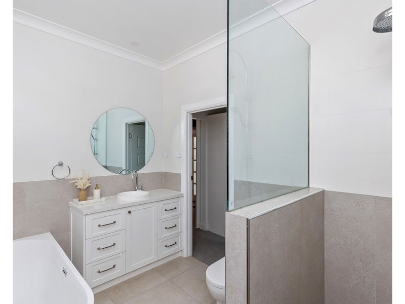106 URANA STREET, Turvey Park NSW 2650