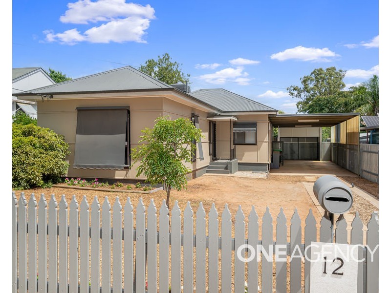 12 CASTLEREAGH AVENUE, Mount Austin NSW 2650