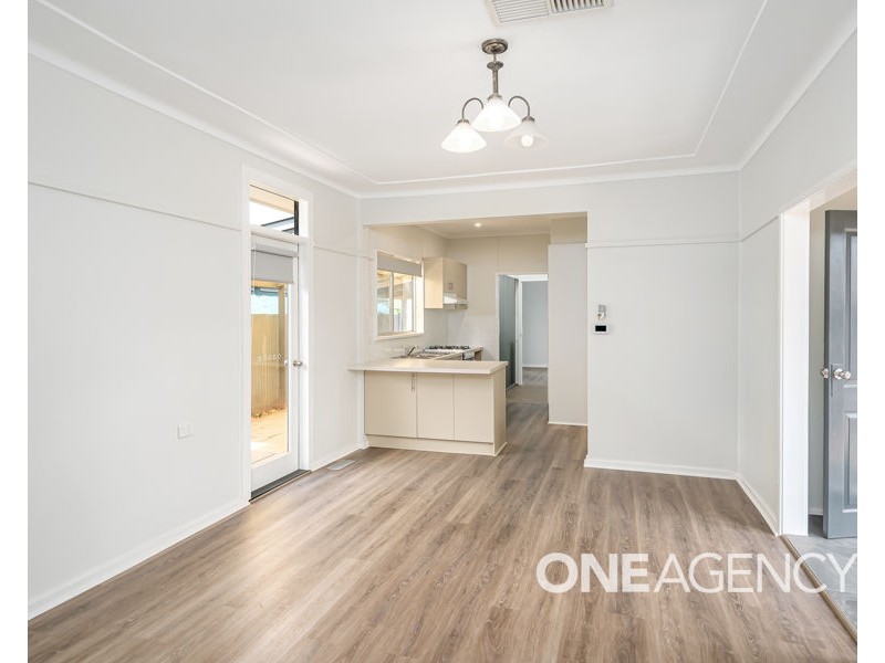 12 CASTLEREAGH AVENUE, Mount Austin NSW 2650