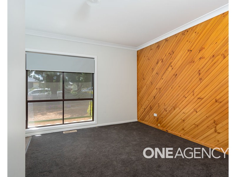 12 CASTLEREAGH AVENUE, Mount Austin NSW 2650