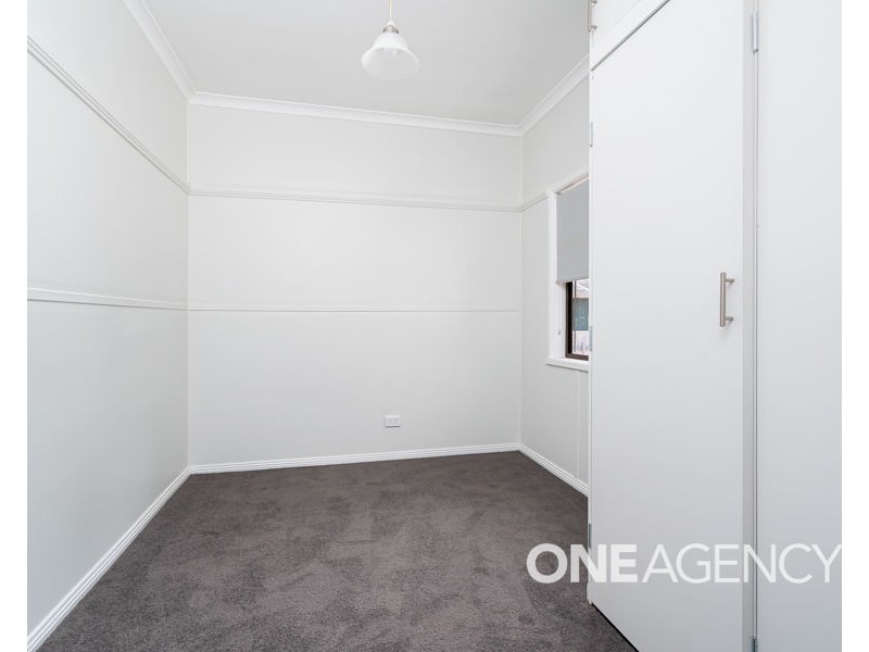 12 CASTLEREAGH AVENUE, Mount Austin NSW 2650