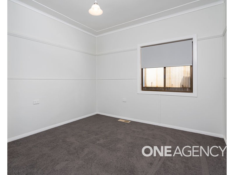 12 CASTLEREAGH AVENUE, Mount Austin NSW 2650
