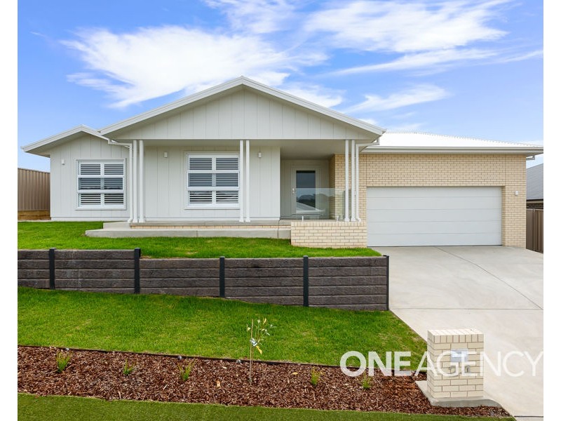 24 PRESTON CRESCENT, Lloyd NSW 2650