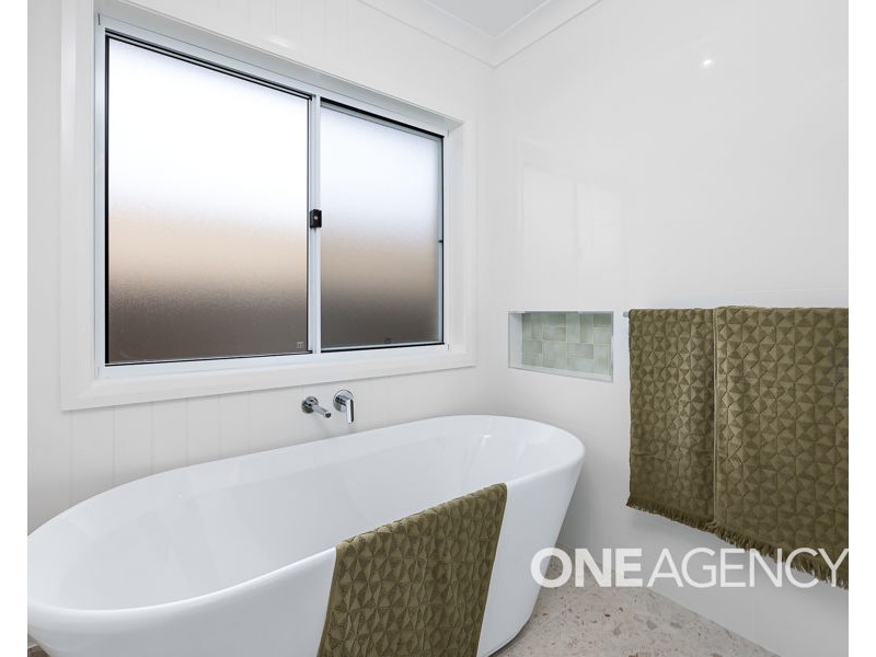 24 PRESTON CRESCENT, Lloyd NSW 2650