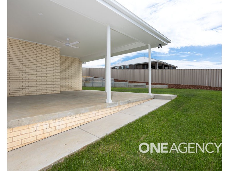 24 PRESTON CRESCENT, Lloyd NSW 2650
