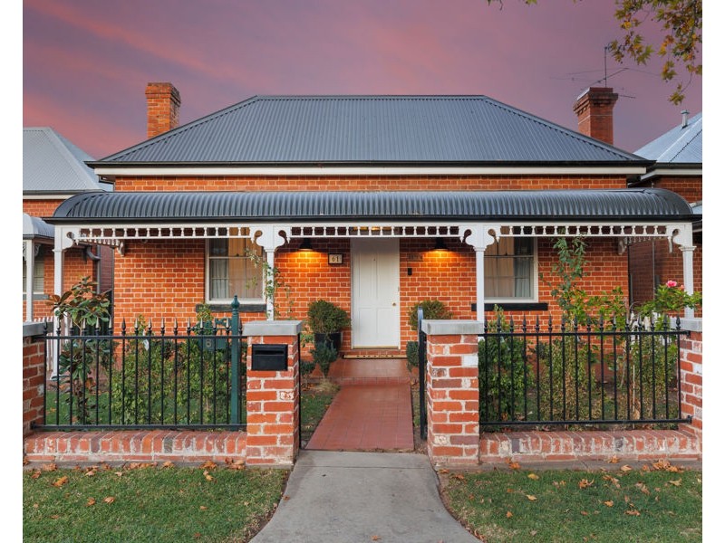 61 BEST STREET, Wagga Wagga NSW 2650